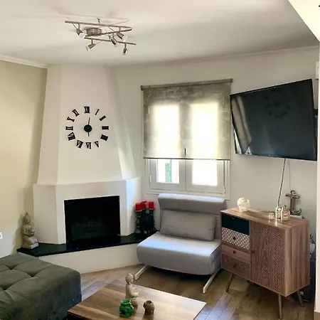 Leo's Apartment *